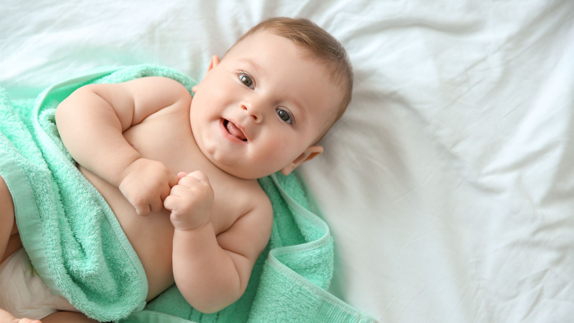 Candidaway - bambino neonato dopo il bagnetto